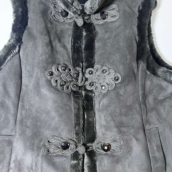 Coldwater Creek Faux Suede Faux Fur Vest L Gray Toggle Closure Winter Boho - Picture 7 of 12